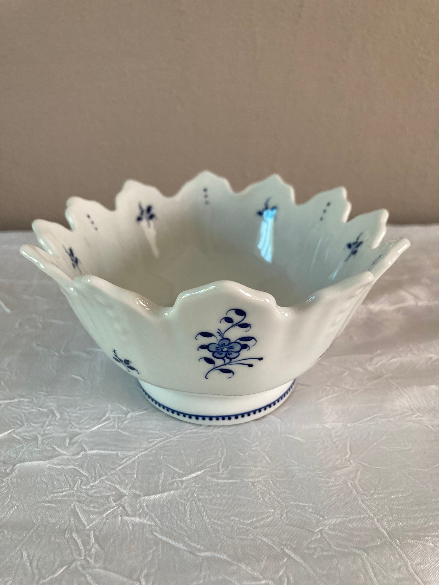 Petite Coupe en Porcelaine de Limoges au Bleu d’Arras